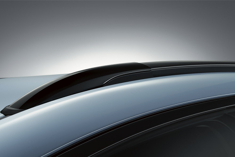 Thứ hai là hệ truyền động hybrid mang tên e-Boxer, dùng máy xăng Atkinson Cycle 4 xi-lanh, dung tích 2.0L và mô-tơ điện. Động cơ xăng sản sinh công suất tối đa 145 mã lực và mô-men xoắn cực đại 188 Nm. Hai con số tương ứng của mô-tơ điện là 14 mã lực và 65 Nm.