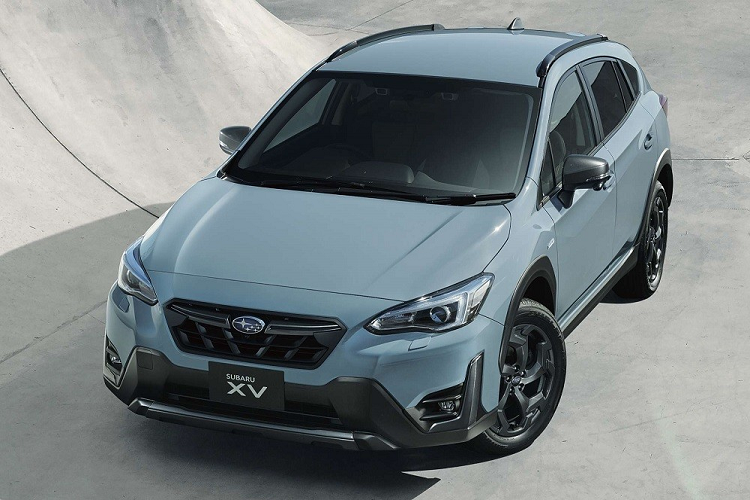 So với bản thường, Subaru XV Advance Style Edition đặc biệt khác biệt ở tông màu xám nòng súng chủ đạo. Điều này được thể hiện qua lưới tản nhiệt, viền hình chữ "L" bao quanh hốc đèn sương mù trước, tấm ốp bảo vệ gầm dưới đầu xe và đuôi xe, ốp gương ngoại thất, ăng-ten hình vây cá trên nóc, cánh gió mui, baga nóc cũng như bộ vành hợp kim 18 inch với thiết kế theo phong cách tua-bin.