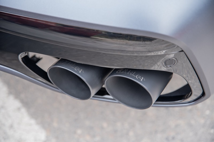 Tuy nhiên, với sự trợ giúp từ Dahler, sức mạnh của X7 giờ đây đạt công suất tối đa 621 mã lực và momen xoắn cực đại 830 Nm. Ngoài ra, hãng độ Thụy Sĩ còn cho biết, nâng cấp Stage 2 đang được thực hiện và sẽ tiếp tục đẩy lên mức 637 mã lực và 850 Nm.