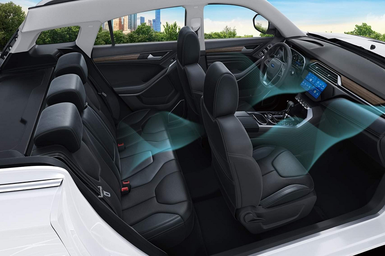 Trước đó, Ford Territory tại Việt Nam được đồn đoán sẽ nhập khẩu nguyên chiếc, thay vì lắp ráp trong nước ở nhà máy Ford tại Hải Dương, xe sẽ có mức giá dự kiến rơi vào khoảng từ 700 triệu đồng.