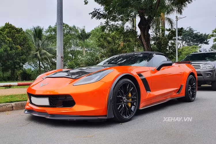 Tính đến thời điểm hiện tại, đây là chiếc xe thể thao Z06 Convertible duy nhất ở Việt Nam. Xe có màu vàng nguyên bản nhưng gần đây đã được làm đẹp bằng cách dán decal màu cam nổi bật.