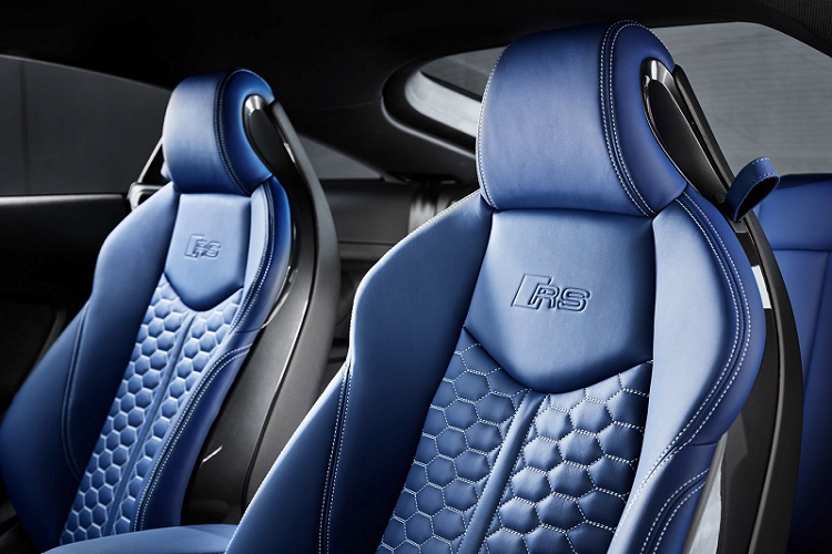 Nằm dưới nắp capo vẫn là khối động cơ 5 xy-lanh 2.5L mạnh 394 mã lực và 480 Nm momen xoắn. Đi kèm là hộp số tự động ly hợp kép 7 cấp và hệ dẫn động 4 bánh toàn thời gian.