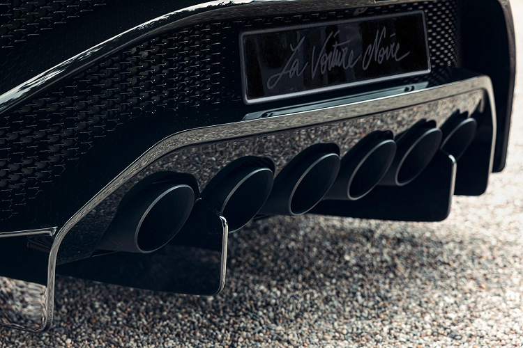 Một số chi tiết trên xe được lấy cảm hứng từ mẫu xe Type 57 SC. Dải ốp nổi kéo dài từ nắp capo xuống tận nắp khoang máy, cũng như hệ thống ống xả 6 ống cũng được lấy trên chiếc "La Voiture Noire" nguyên bản đời 1936.