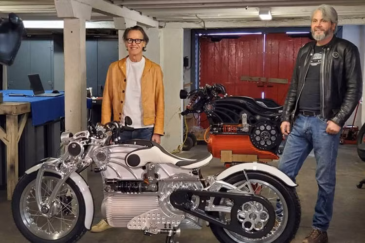 Sau khi ra mắt những chiếc mô tô trang bị động cơ đốt trong cuối cùng gồm Zeus, Hera và Hades trong năm 2019 và 2020, nhà sản xuất xe môtô Curtiss của Mỹ đã chuyển hẳn sang mảng sản xuất xe mô tô điện. Mới đây, Curtiss Motorcycles vừa chính thức ra mắt mẫu xe điện mới mang tên One.