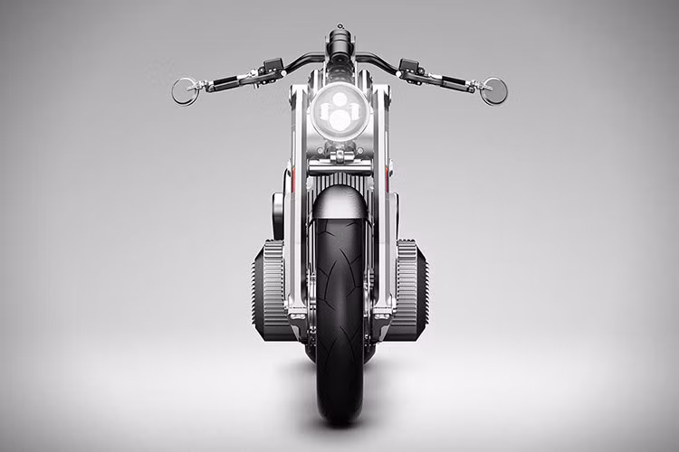 Sau khi đã được xác nhận đặt xe, khách hàng mua xe sẽ cùng Curtiss bước vào giai đoạn 90 ngày thiết kế và cá nhân hoá cho chiếc xe của mình. Công đoạn này hoàn thành cũng là lúc chiếc Curtiss One bắt đầu bước vào giai đoạn sản xuất, kéo dải khoảng 60 ngày. Nhờ có chương trình kết hợp cùng khách hàng để thiết kế và cá nhân hoá, mỗi chiếc Curtiss One xuất xưởng đều là một chiếc xe độc nhất.