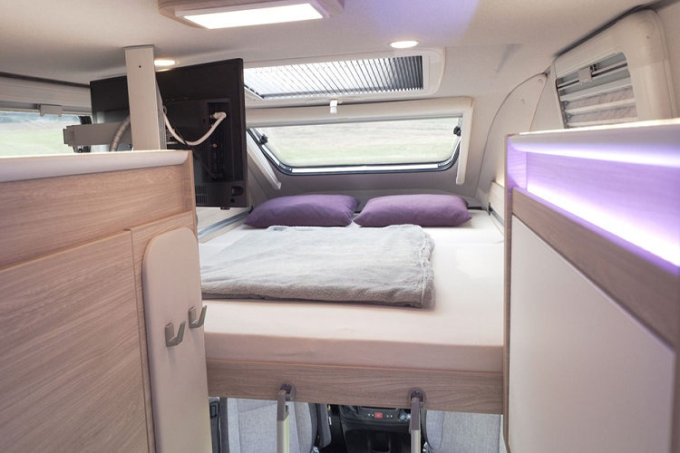 Ở bên trong, Boxstar XL có nhiều không gian và trang bị hơn những gì bạn có thể tưởng tượng. Hơn nữa, mọi ngóc ngách trong xe đều có thể làm nơi chứa đồ đạc hoặc ẩn chứa một công năng hữu dụng cho người ở.