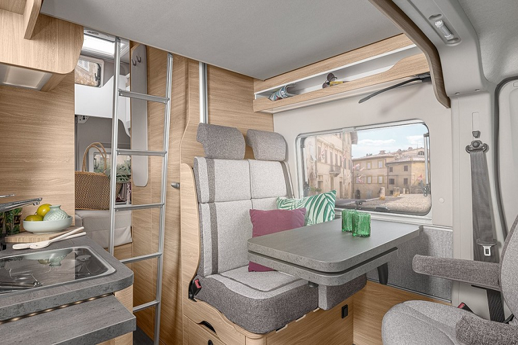 Trên thực tế, chúng ta khó có thể tìm thấy một mẫu xe van nào khác đủ sức cạnh tranh với hơn 80 năm kinh nghiệm của đội ngũ tại Knaus. Nhưng xe van Boxstar XL 2021 có những điểm rất khác biệt so với những gì công ty thường sản xuất trước đây.