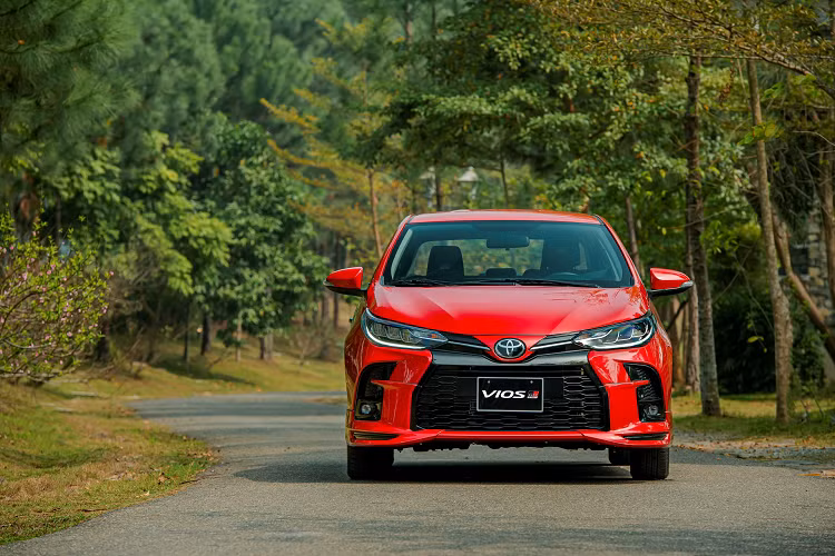 Vios 2021 có tổng cộng 4 phiên bản, gồm E MT, E CVT, G và GR-S với giá lần lượt là 478 triệu, 531 triệu, 581 triệu và 630 triệu đồng.