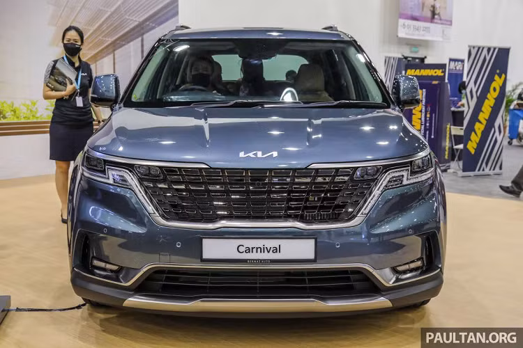 Xe đi kèm gói bảo hành 5 năm/100.000 km và 5 năm hoặc 100.000 km bảo dưỡng miễn phí.