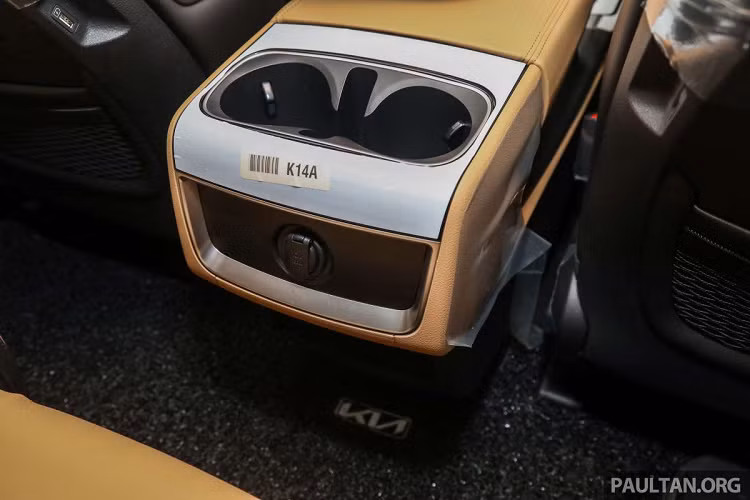 Gói hỗ trợ lái Drive Wise trên Carnival tại Malaysia chỉ có cảnh báo va chạm điểm mù (BCW) và tránh va chạm giao thông phía sau - không có phanh khẩn cấp tự động hoặc điều khiển hành trình thích ứng với tính năng dừng và đi, nhưng khả năng bản CKD sẽ có.