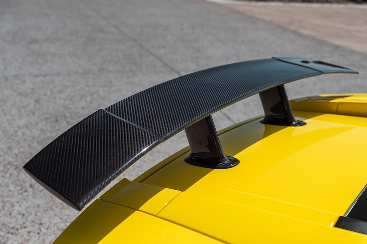 Đặc biệt, phiên bản này sở hữu cánh gió khí động học bằng sợi carbon của dòng Gallardo LP 570-4 Superleggera.