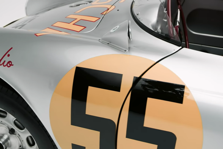 Porsche ban đầu chỉ sản xuất 90 chiếc 550 Spyder, vì vậy không hề bất ngờ khi thấy cái giá hàng triệu USD cho một chiếc ở ngày nay, đặc biệt là khi bạn cân nhắc tầm ảnh hưởng của James Dean đối với hình ảnh của chiếc xe này. 