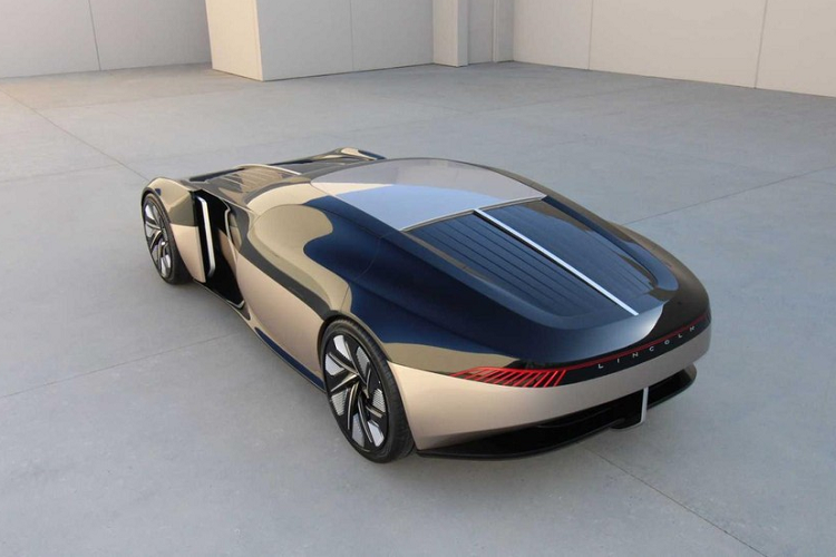 Chiếc xe này là 1 trong 4 chiếc được thiết kế bởi các nhóm sinh viên, và có tên gọi là Anniversary. Nó là một chiếc xe kiểu grand tourer 4 chỗ bảnh bao với công nghệ có thể truy cập hình ảnh và địa điểm trong cuộc sống của bạn.