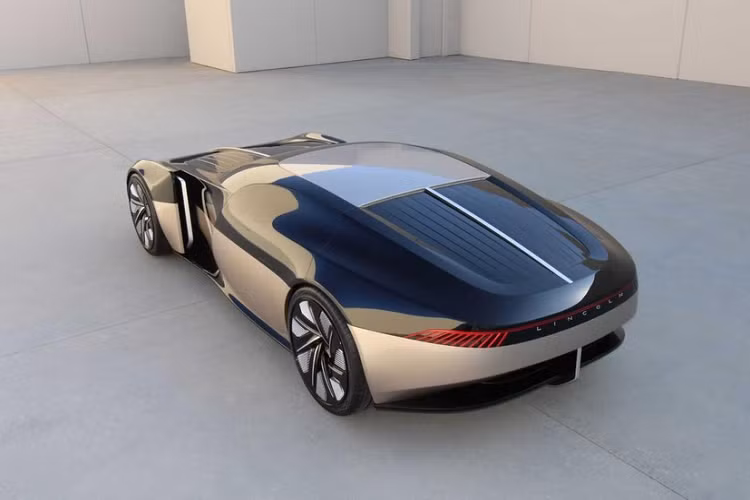 Chiếc xe này là 1 trong 4 chiếc được thiết kế bởi các nhóm sinh viên, và có tên gọi là Anniversary. Nó là một chiếc xe kiểu grand tourer 4 chỗ bảnh bao với công nghệ có thể truy cập hình ảnh và địa điểm trong cuộc sống của bạn.