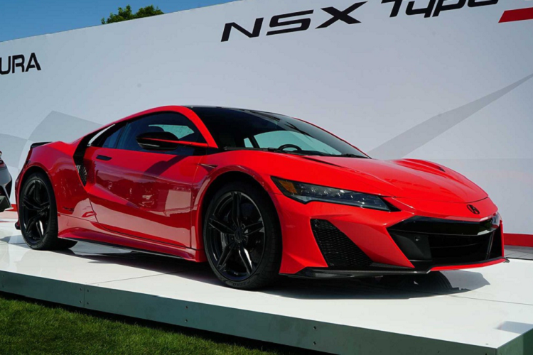 Mẫu xe thể thao Acura NSX Type S đầu tiên đã được bán đấu giá vào tháng 8, với giá lên đến 1,1 triệu USD. Tại Nhật Bản, dòng xe này cũng vừa được cho ra mắt, với tên gọi Honda NSX Type S 2021 mới.