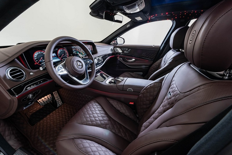 Tất cả những nâng cấp này cho phép chiếc Mercedes-Maybach S650 có khả năng tăng tốc từ 0 - 100 km/h chỉ trong 3,7 giây, với vận tốc tối đa là 350 km/h. Những con số này phản ánh hiệu suất vận hành không thua kém bất cứ mẫu siêu xe thể thao nào hiện nay.