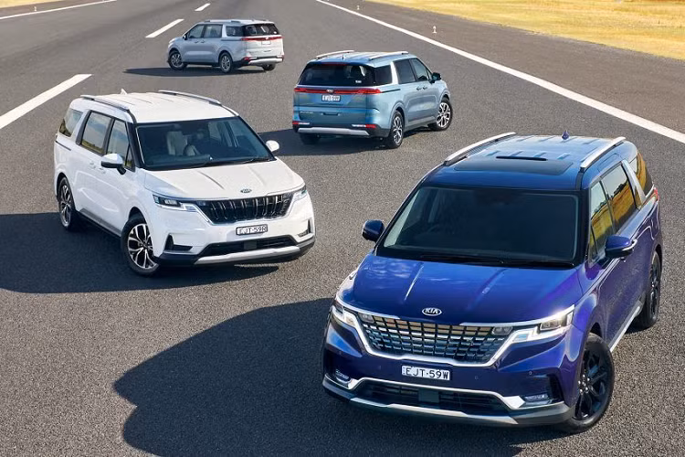  3. Kia Sedona / Kia Carnival (6.689 chiếc) Không chỉ đứng đầu phân khúc MPV tại quê nhà, Kia Sedona/Carnival còn có thứ hạng rất cao trong danh sách 10 mẫu xe bán chạy nhất tháng với doanh số 6.689 xe. Tuy nhiên, kết quả doanh số tháng 6 của Kia Sedona/Carnival lại ghi nhận mức giảm 7,3% so với tháng 5.