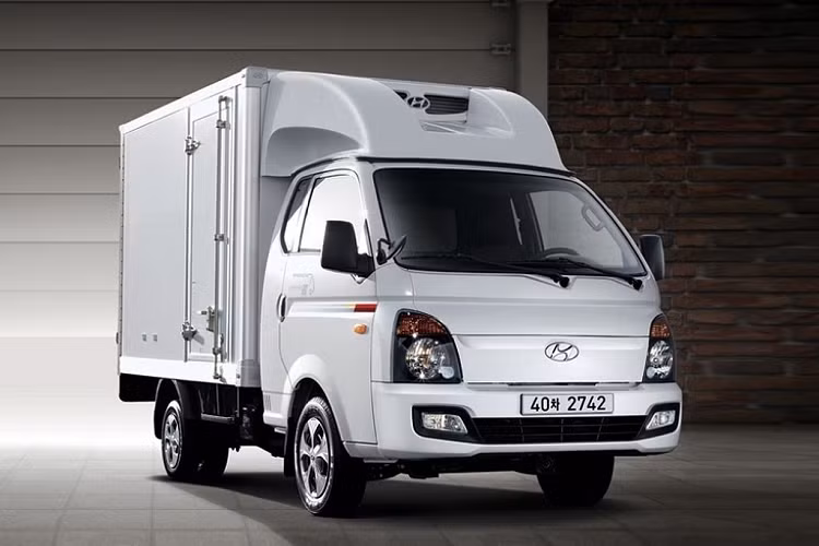  2. Hyundai Porter 2 (9.208 chiếc) Đứng ở vị trí số 2 trong danh sách xe bán chạy tháng 6/2021 tại Hàn Quốc là mẫu xe tải cỡ nhỏ Hyundai Porter 2 với 9.208 xe bán ra, tăng 32,9% so với cùng kỳ tháng trước.