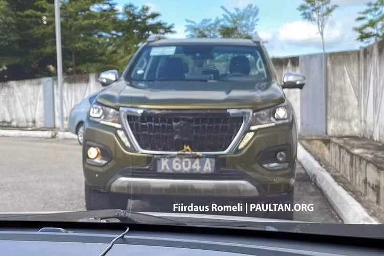 Theo báo cáo phân tích của Ngân hàng Đầu tư RHB, mẫu xe bán tải Peugeot Landtrek sẽ chính thức trình làng tại thị trường Malaysia vào quý III năm sau. Vào hồi giữa năm ngoái, mẫu xe bán tải này cũng từng bị bắt gặp đang chạy thử tại Malaysia.