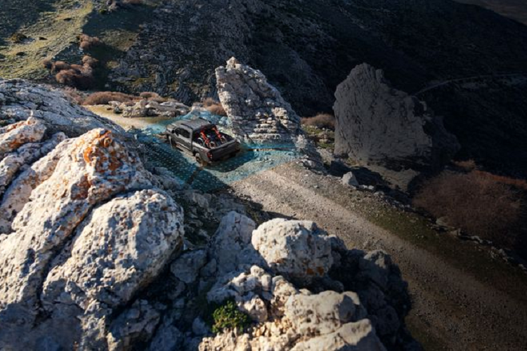 Ghế ngồi trên Nissan Navara 2021 cũng được cung cấp 2 lựa chọn, ghế da thiết kế mới với những đường gân mạnh mẽ chạy dọc thân ghế trên phiên bản cao cấp và phiên bản Pro4X cùng lựa chọn ghế nỉ cho phiên bản tiêu chuẩn. Tất cả các phiên bản đều được trang bị bệ tì tay và cửa gió điều hòa hàng ghế sau. Hàng ghế thứ 2 cũng được thiết kế với độ ngả tốt hơn, ghế ngồi với chiều dài và độ êm ái được cải thiện hơn giúp làm giảm mệt mỏi cho hành khách trong những chuyến đi dài.