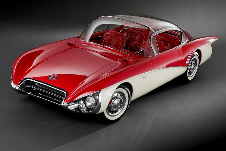 Camera nhìn phía sau, camera lùi hay camera đỗ xe là một trang bị hết sức phổ biến ngày nay, nhưng cách đây khoảng 20 năm, chúng vẫn là một công nghệ “tương lai” hết sức lạ lẫm. Mẫu xe sản xuất đầu tiên với một camera lùi là Toyota Soarer ra mắt năm 1991 cho riêng thị trường Nhật Bản, nhưng công nghệ này thực tế đã được nghĩ tới trong thập niên 1950. Bạn có thể không biết điều này, nhưng Buick đã tiên phong đưa nó vào mẫu xe cổ Buick Centurion giới thiệu lần đầu năm 1956.