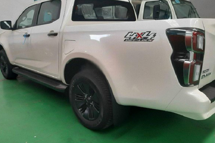 Mặc dù ít được ưa chuộng tại thị trường Việt Nam, nhưng dòng xe bán tải Isuzu D-Max lại rất được ưa chuộng tại thị trường Thái Lan – thị trường tiêu thụ bán tải hàng đầu Đông Nam Á với doanh số luôn nằm trong TOP đầu cùng với Toyota Hilux.