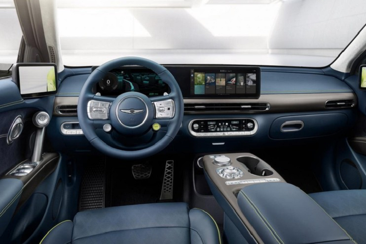 Theo Genesis, chữ cái "G" trong cái tên Genesis GV60 chạy điện được viết tắt từ tên thương hiệu. Trong khi đó, chữ "V" đại diện cho sự đa dụng (Versatility) của mẫu ô tô điện này. Ngoài ra, các mẫu xe Genesis được đặt tên với số càng thấp thì càng thể thao. Nói cách khác, Genesis muốn ám chỉ GV6 là mẫu SUV thể thao nhất của mình hiện nay.