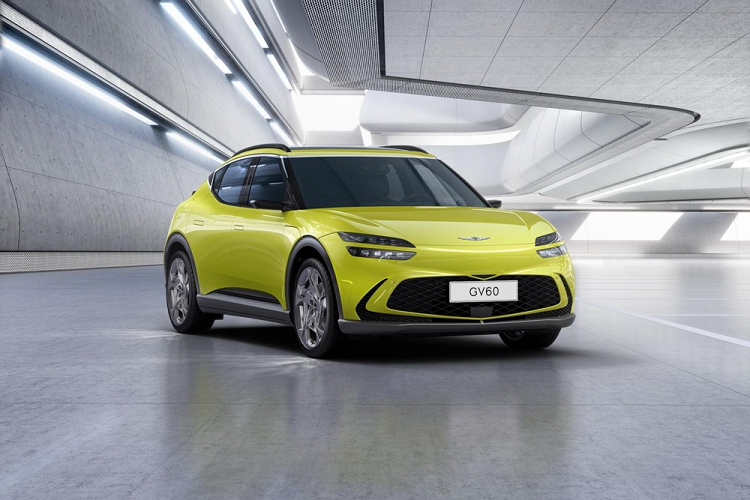 Cũng giống như Hyundai Ioniq 5 và Kia EV6, Genesis GV60 2022 mới được phát triển dựa trên cơ sở gầm bệ dành riêng cho xe điện Electric-Global Modular Platform (E-GMP). Tuy nhiên, so với Hyundai Ioniq 5 và Kia EV6, Genesis GV60 được xem như lựa chọn cao cấp hơn. 