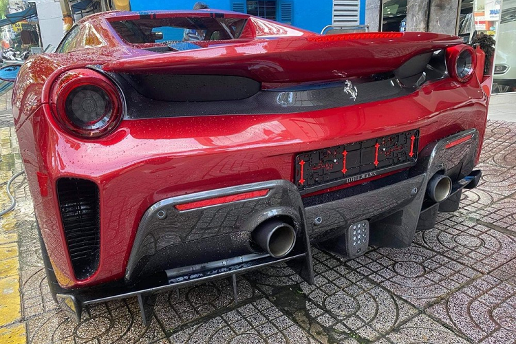 Hiện dòng siêu xe Ferrari 488 Pista đã có đến 3 biến thể bao gồm bản tiêu chuẩn, phiên bản đặc biệt Ferrari 488 Pista Piloti được ra đời để kỷ niệm chiến thắng của đội đua AF Corse trong giải vô địch World Endurance Championship (WEC) 2017 hay Ferrari 488 Pista Spider được trình làng tại sự kiện Pebble Beach Concourse d’Elegance 2018 diễn ra vào tháng 8 và đến cuối năm 2020 mới về Việt Nam.