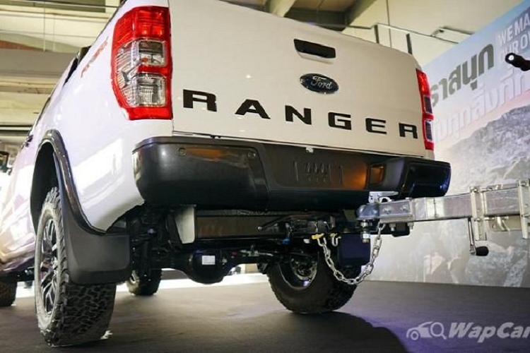Tại Thái Lan, giá xe Ford Ranger FX4 Max 2021 có mức bán khởi điểm từ 1.189.000 baht (khoảng 894 triệu đồng), rẻ hơn gần 400 triệu VNĐ so với Ford Ranger Raptor.