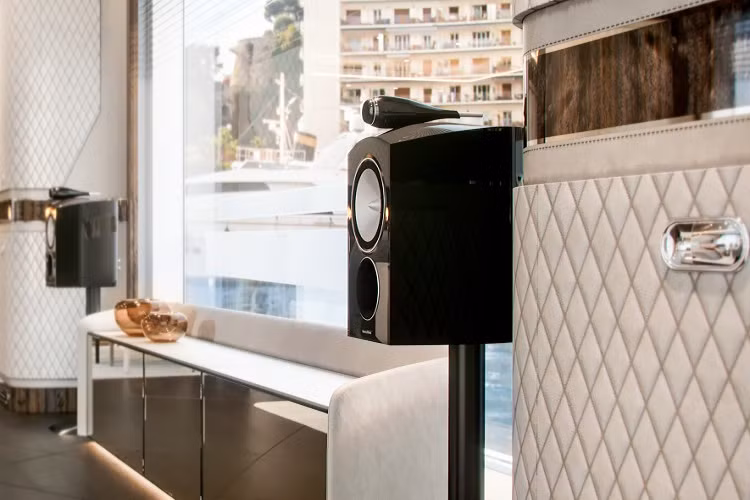 Cung cấp sức mạnh cho chiếc thuyền câu này là 3 động cơ Volvo Penta D13 và 2 máy phát của Kohler. Vận tốc tối đa của GTM 90 là 31 hải lý/h (57,5 km/h) và vận tốc tối ưu là 17 hải lý/h (31,5 km/h).