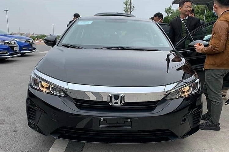 Tương tự như các phiên bản khác, bản E của Honda City 2021 cũng sẽ được lắp ráp trong nước. Hiện tại bước sang năm mới, Honda Việt Nam cũng đã bắt đầu bàn giao City tới tay người dùng do trước đó xe được ra mắt vào đầu tháng 12/2020 nhưng chỉ nhận đặt cọc.