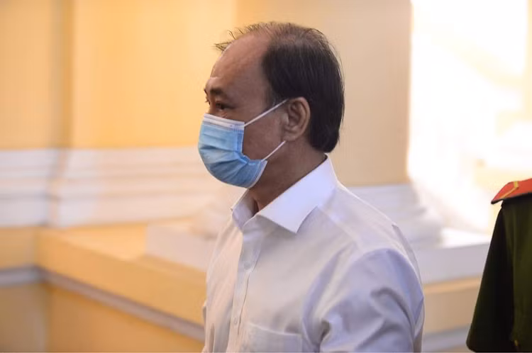 Ong Le Tan Hung noi khong co dong co vu loi va chia loi