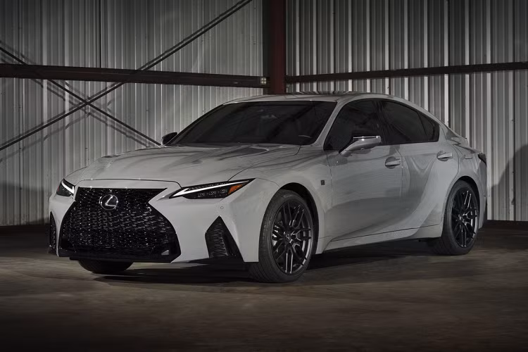 Sau khi giới thiệu mẫu xe hiệu năng cao IS 500 F Sport Performance vào tháng 2 vừa qua, thương hiệu xe sang Lexus tiếp tục trình làng phiên bản đặc biệt cho mẫu sedan này với tên gọi Launch Edition. Xe có tên gọi đầy đủ là Lexus IS 500 F Sport Performance Launch Edition 2021 và được sản xuất giới hạn 500 chiếc.