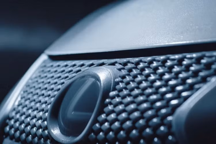 Kết quả cuối cùng quả thực vô cùng ấn tượng, xứng đáng đạt một đẳng cấp mới so với lớp sơn Frozen Berry của Porsche hoặc Matte Frozen của BMW vì chiếc Lexus LC 500 hạng sang có được thân vỏ bọc băng hoàn toàn.