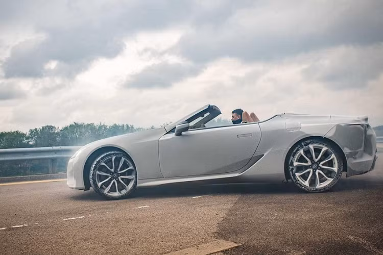 Thông qua video trên, chúng ta có thể thương hiệu xe sang Nhật Bản tự tin về chất lượng của Lexus LC 500 Convertible mui trần đến thế nào, và một lần nữa khẳng định nó thực sự là một mẫu xe mui trần đẳng cấp.