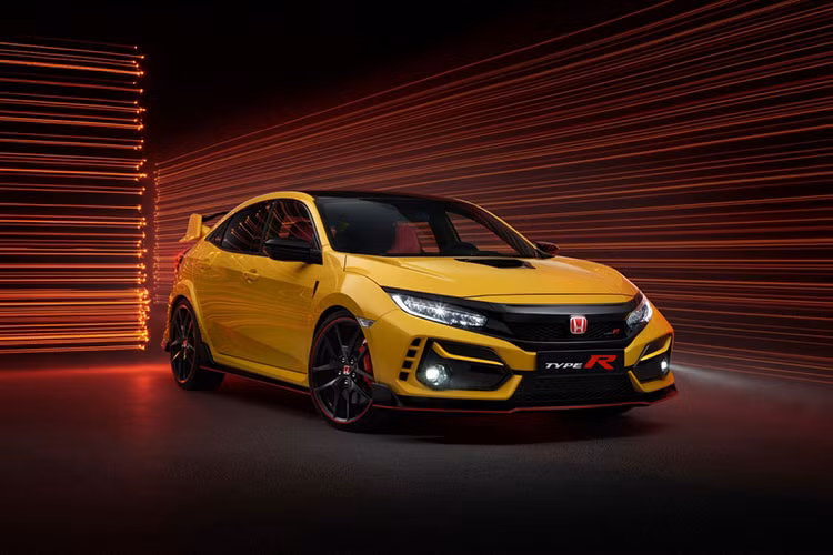 Mẫu sedan hiệu năng cao Honda Civic Type R 2021 mới vừa được ra mắt tại Indonesia. Đây là phiên bản nâng cấp giữa vòng đời của thế hệ Civic trước, thay vì thế hệ thứ 11 mới trình làng.