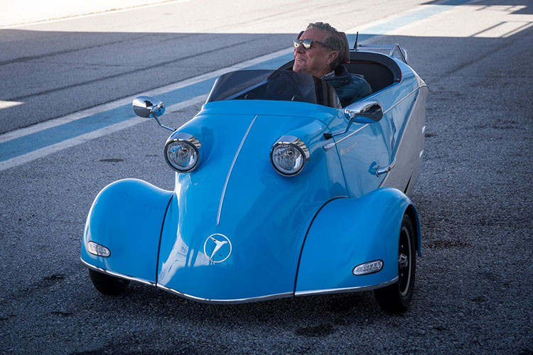 Trong đó, giá xe 3 bánh KR-202 có mức khởi điểm 10.950 Euro (khoảng 305 triệu đồng), giá đặc biệt đối với 20 chiếc xe đặt hàng đầu tiên, còn E5000 có khởi điểm cao hơn một chút ở 12.950 Euro (khoảng 360 triệu đồng).