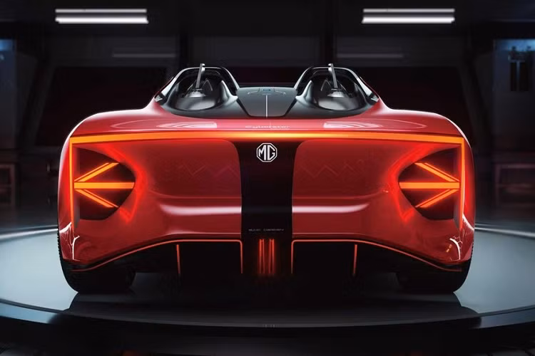 Ngoài thiết kế ngoại thất, mẫu concept MG Cyberster chạy điện mới này cũng có thông số kỹ thuật rất ấn tượng. Kiến trúc chạy điện hoàn toàn của nó có thể mang đến cự li di chuyển 800 km, đồng thời cũng cho phép khả năng gia tốc từ 0-100 km/h trong dưới 3 giây.