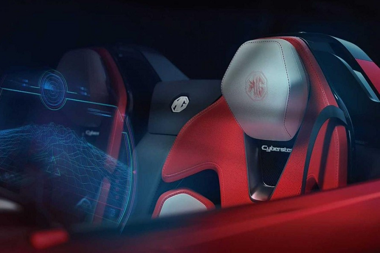 “MG Cyberster 2022 mới là một tuyên bố táo bạo, một cái nhìn mạnh mẽ vào tương lai của MG, động chạm đến di sản của chúng tôi nhưng quan trọng hơn là chế tạo dựa trên công nghệ tối tân và thiết kế tiên tiến. Xe thể thao là sức sống của MG DNA và Cyberster là một concept cực kỳ thú vị đối với chúng tôi”, Carl Gotham, giám đốc SAIC Design Advanced London, cho biết.
