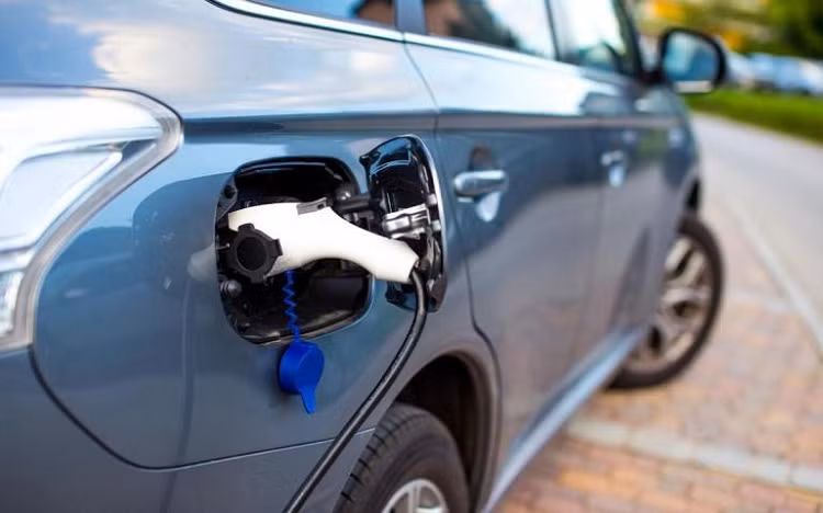 Tong thong Joe Biden se thay doi xe lien bang bang oto dien-Hinh-3