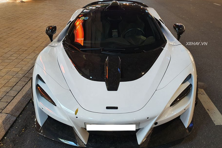 Được biết, màu sơn tím Lantana Purple của McLaren 720S nằm trong danh sách cá nhân hóa MSO và có giá lên tới 9.400 USD (khoảng 210 triệu đồng). Càng thú vị hơn nữa, đây cũng là chiếc McLaren 720S độc nhất Việt Nam được nâng cấp với bodykit Novitec N-Largo và trên thế giới chỉ có hai chiếc mang màu này độ bodykit của Novitec (toàn thế giới chỉ có 15 bộ).