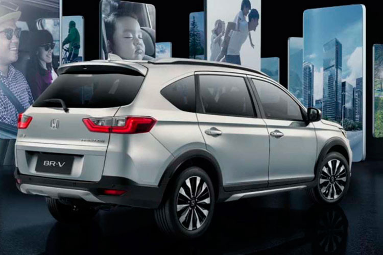 Việc Honda BR-V hoàn toàn mới nhận được gần 1000 đơn đặt hàng sau 20 ngày ra mắt cho thấy sức hút của mẫu MPV lai SUV này không hề nhỏ, nhất là khi khách phải chờ tới cuối năm nay mới biết giá bán chính thức của BR-V 2022 và việc giao hàng sẽ không bắt đầu cho tới năm 2022.