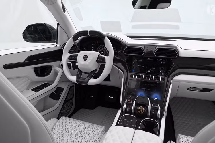 Điểm nhấn nổi bật nhất của chiếc Urus trong ảnh là lớp sơn hoàn thiện màu đồng Bronzo Zenas, một màu sắc gắn liền với một mẫu Lamborghini đắt giá khác là Aventador SVJ Roadster. Thương hiệu siêu xe Ý đã giới thiệu màu sắc đẹp mắt này thông qua chiếc Aventador được trưng bày tại Triển lãm Ô tô Geneva 2019.