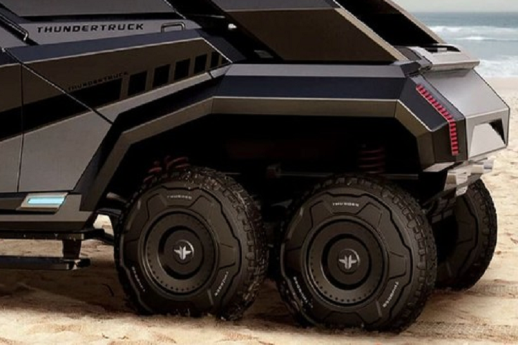 Nó khiến xe dài hơn 91,5 cm, và nặng thêm khoảng 650 kg, nhưng cũng kéo dài phạm vi di chuyển từ 640 km lên 1.60 km mỗi lần sạc. Wolfgang cho biết rằng chiếc xe tải 4x4 sẽ có công suất 800 mã lực với 1.084 Nm mô-men xoắn cực đại, và 940 mã lực với 1.627 Nm mô-men xoắn cực đại ở cấu hình 6x6.