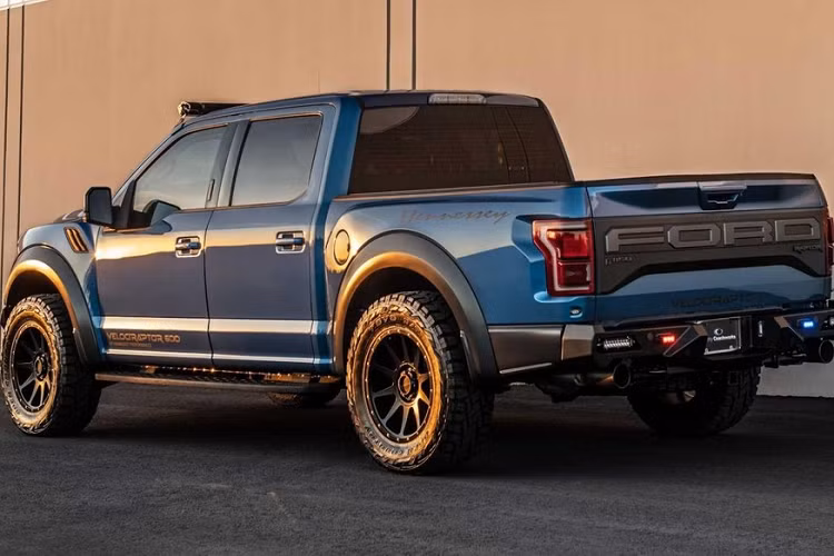 Các trang bị trong gói an ninh của AddArmor có thể dễ dàng thay đổi để phù hợp nhu cầu khách hàng, và có thể được lắp đặt cho cả xe mới lẫn xe cũ. Giá gói độ Hennessey VelociRaptor này bán ra khởi điểm từ khoảng 30.000 USD.