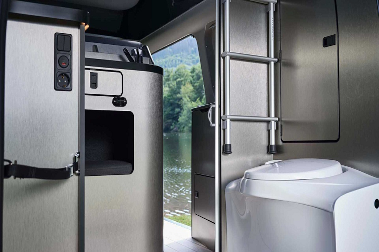 Mức giá xe Ford Transit Nugget mới chưa được công bố chi tiết. Ở đời xe trước, mẫu xe này có giá đề xuất 52.140 dến 59.020 bảng tại Anh quốc.