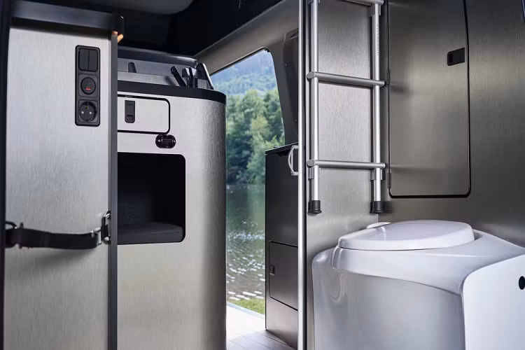 Mức giá xe Ford Transit Nugget mới chưa được công bố chi tiết. Ở đời xe trước, mẫu xe này có giá đề xuất 52.140 dến 59.020 bảng tại Anh quốc.