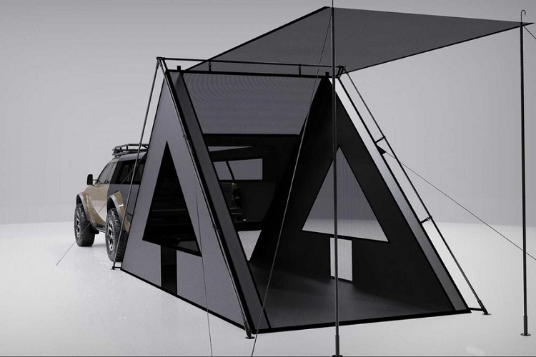 Alpha không cung cấp thông tin chi tiết cụ thể về các phụ kiện của Wolf Plus, nhưng các bức ảnh cho thấy một giỏ gắn trên nóc xe, một khung mở rộng thùng xe cực dài, một tấm pin mặt trời nằm ở thùng xe, và một chiếc lều cực lớn che phủ thùng xe và kéo dài ra tận phía sau.