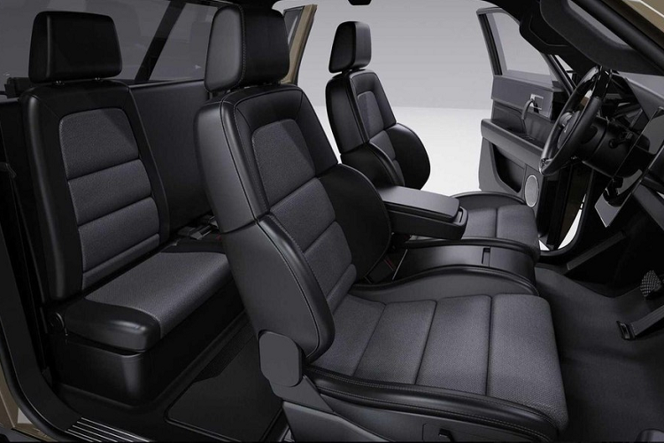 Kể từ đó, công ty đã giới thiệu thêm hai mẫu xe nữa gồm Jax và Wolf, và giờ đây, công ty lại vén màn một mẫu xe mới nữa. Nó được gọi là Alpha Wolf, một mẫu bán tải chạy điện hoàn tiện với ghế ngồi và cửa bổ sung so với bản Wolf 2 cửa thông thường mà được ra mắt tháng trước.